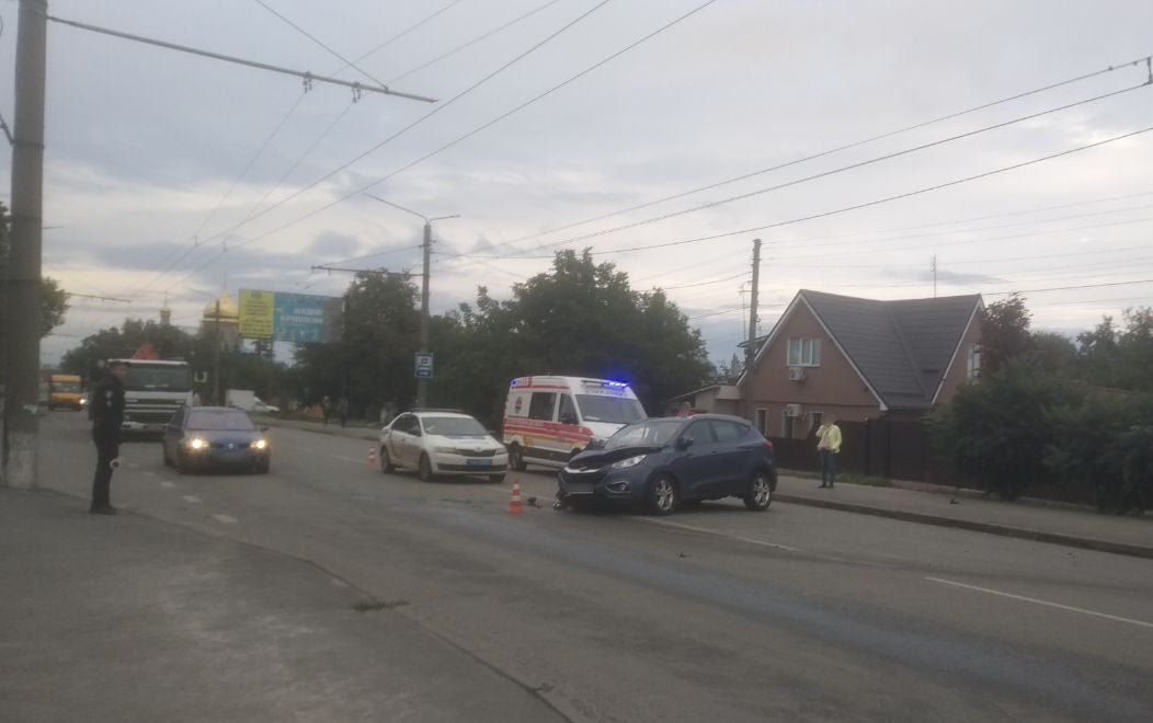 На Роменской водитель “Hyundai” въехал в электроопору sumy-novosti-dtp-romenskaja-hjundaj