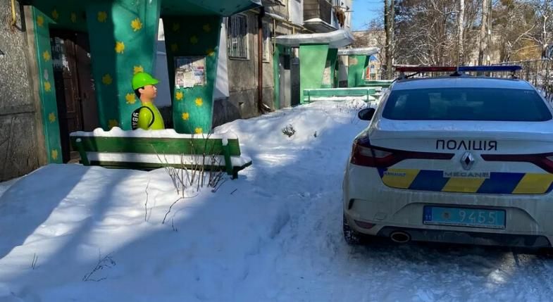sumy-novosti-maneken-vo-dvore