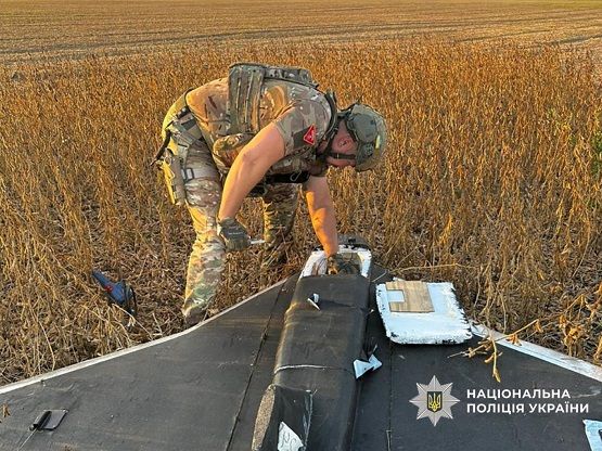 Сумські прикордонники відрапортували про очищення неба Сумщини від 22 російських стерв’ятників sumy-novosti-gerb-dro-bpla-bes