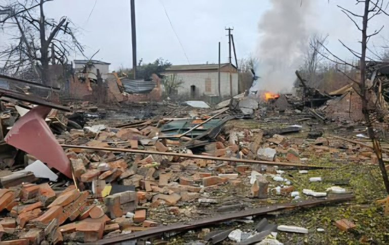 Окупанти скинули дві авіабомби на Велику Писарівку, зруйновано житлові будинки sumy-novosti-obstr-pisar-2810