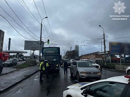 Водій “Volkswagen Tiguan” ініціював автоінцидент на вулиці Білопільський шлях