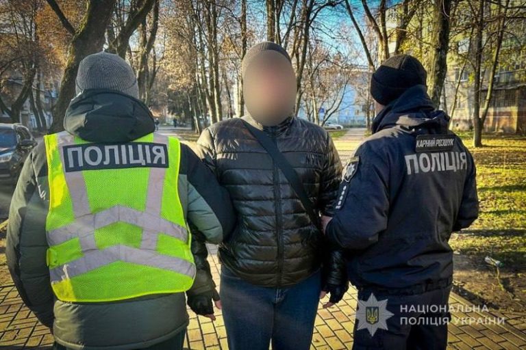 У Сумах чоловік намагався підпалити відділення “Укрпошти”