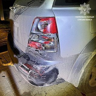 В Сумах от одного юного мотоциклиста пострадали сразу два автомобиля sumy-novosti-dtp-har'kovskaja-sorento