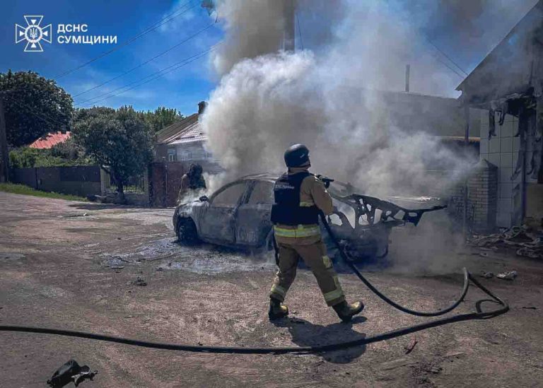 У ДСНС показали відео ліквідації наслідків удару окупантів по Білопіллю